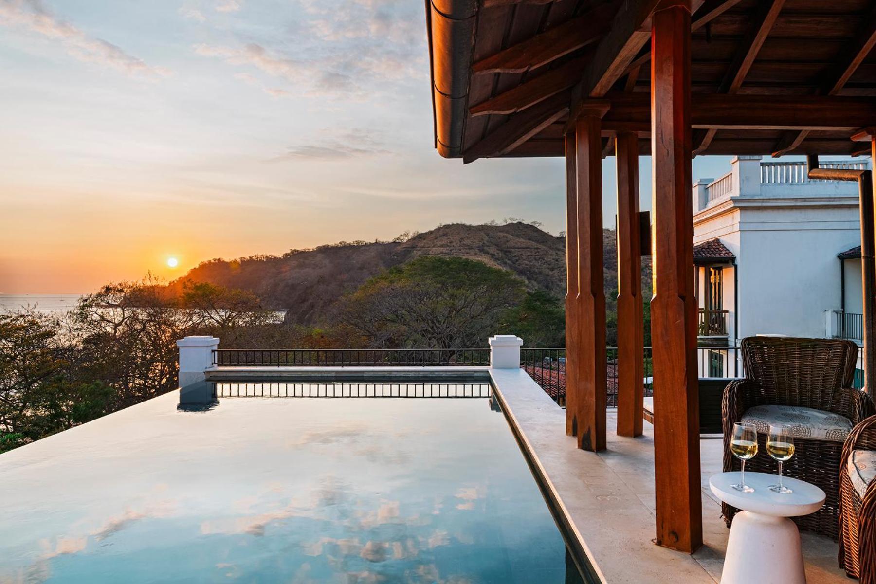 Hotel Santarena At Catalinas 4*